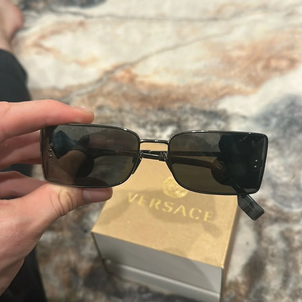 Burberry men’s gray sunglasses 57 mm big B